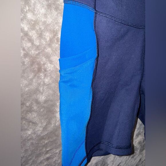 ❌Fabletics On-The-Go PowerHold Deep Navy/Electric Blue Biker Shorts Medium 6”NEW - Picture 2 of 7